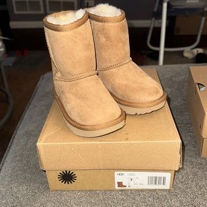 Classic II CHESTNUT UGG